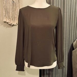 NWT LOFT top with cinched wrist